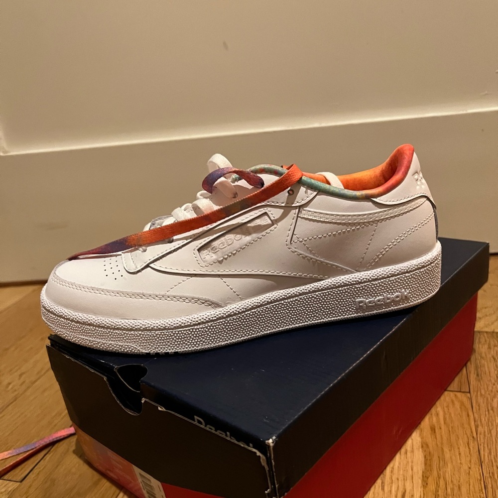 New with box Reebok rainbow!